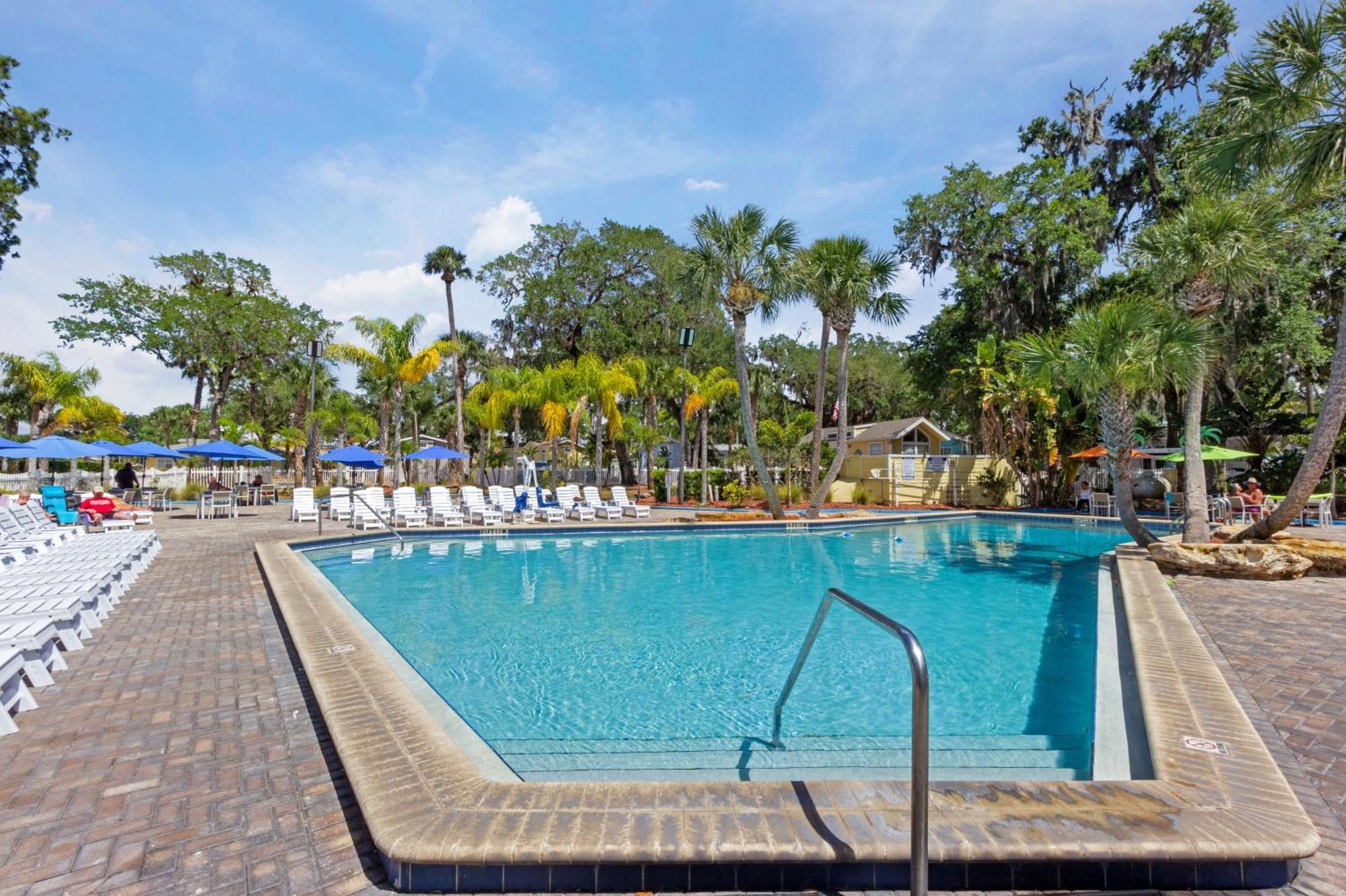 Tropical Palms Resort Celebration Exterior photo
